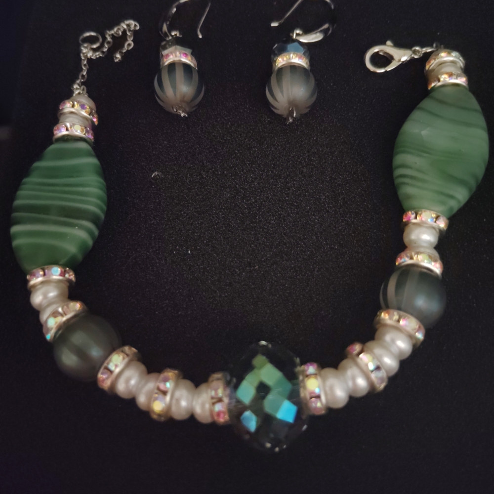 Elegant Jade & Crystal Bracelet and Earring Set